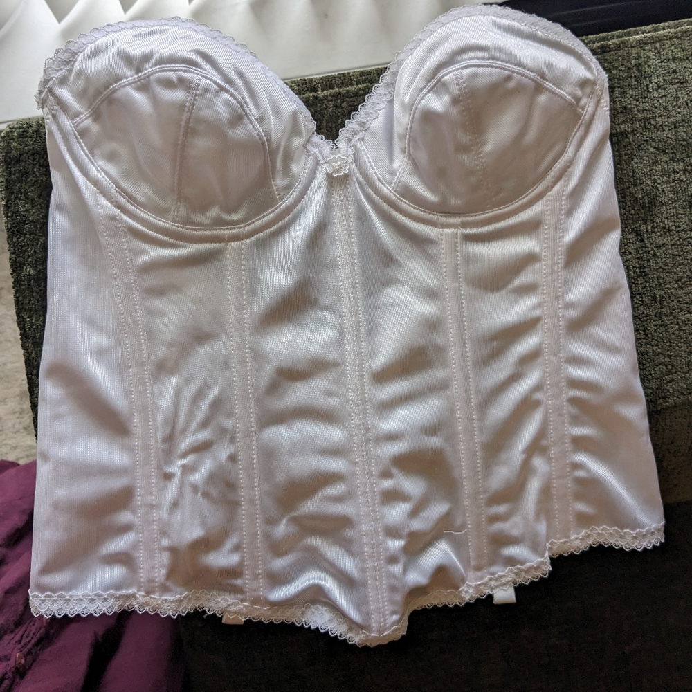 Elegant White Bustier Corset